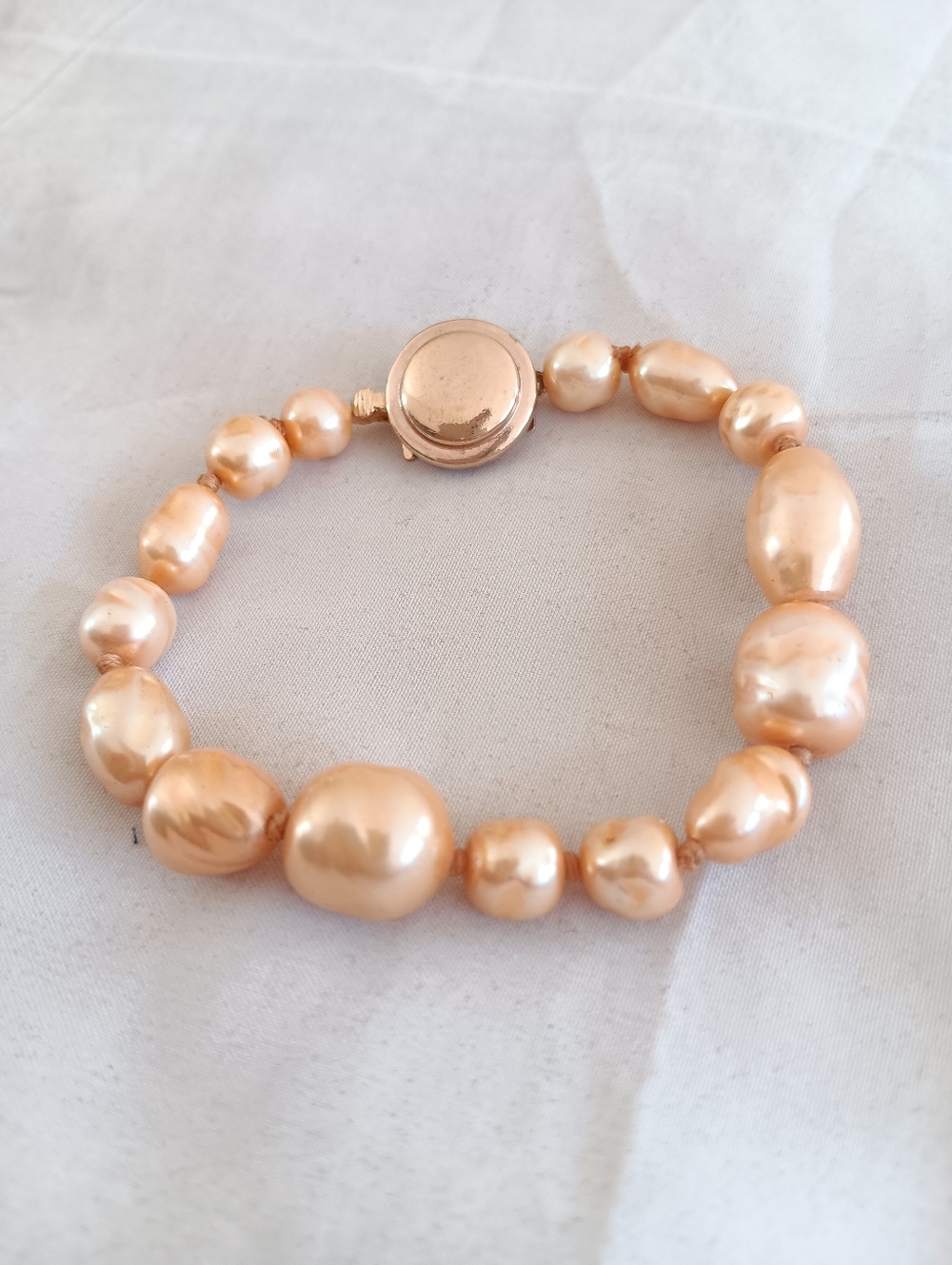 Classic Peach Pearl Bracelet - Elegant Women's Jewelry